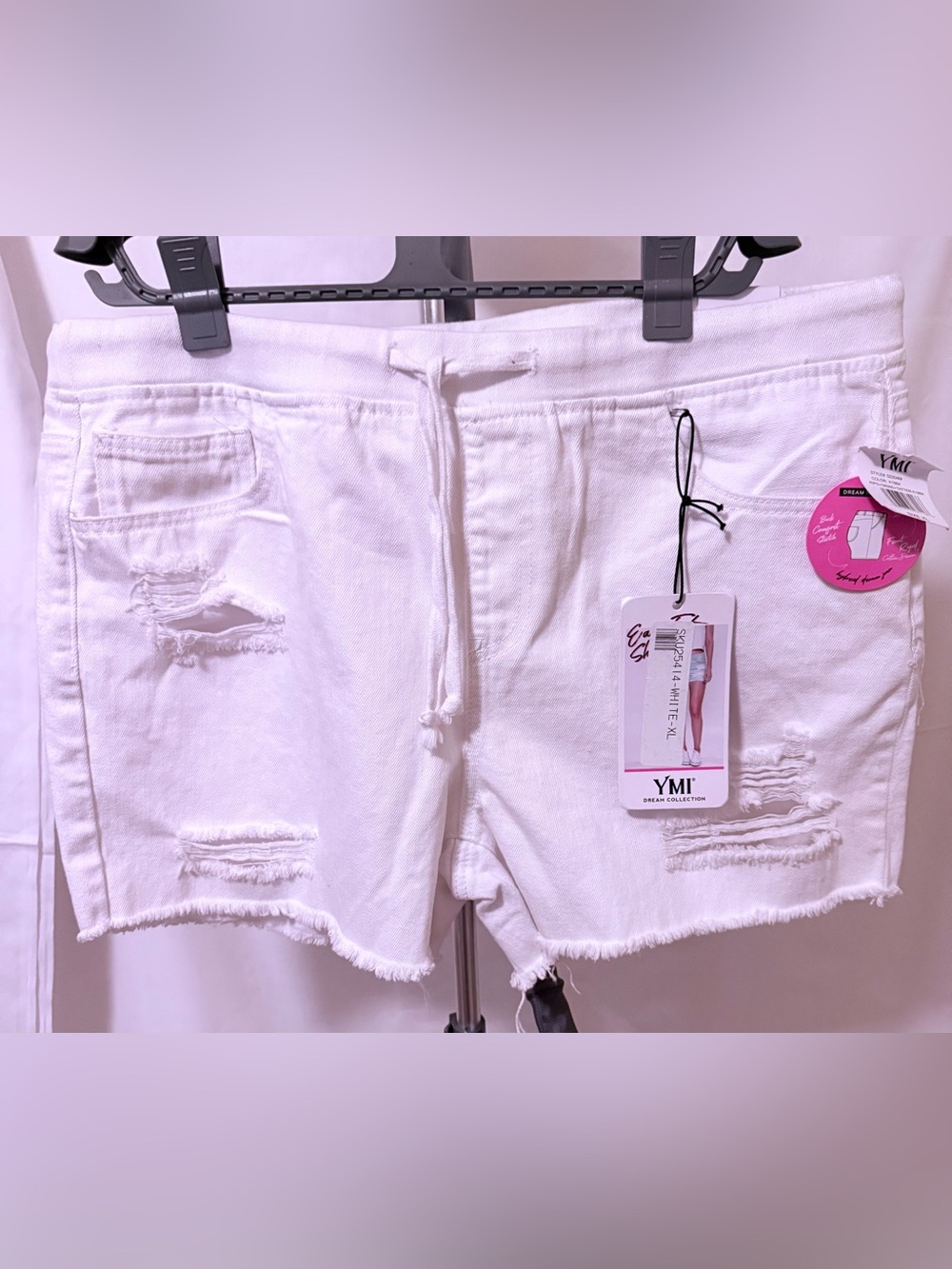 NWT Women’s Size XL YMI White Distressed Denim Shorts